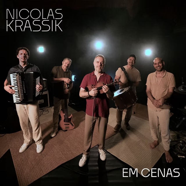 Capa do álbum Em Cenas (Ao Vivo), de Nicolas Krassik